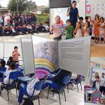 Mateo sigue paseando por las escuelas de Pitalito
