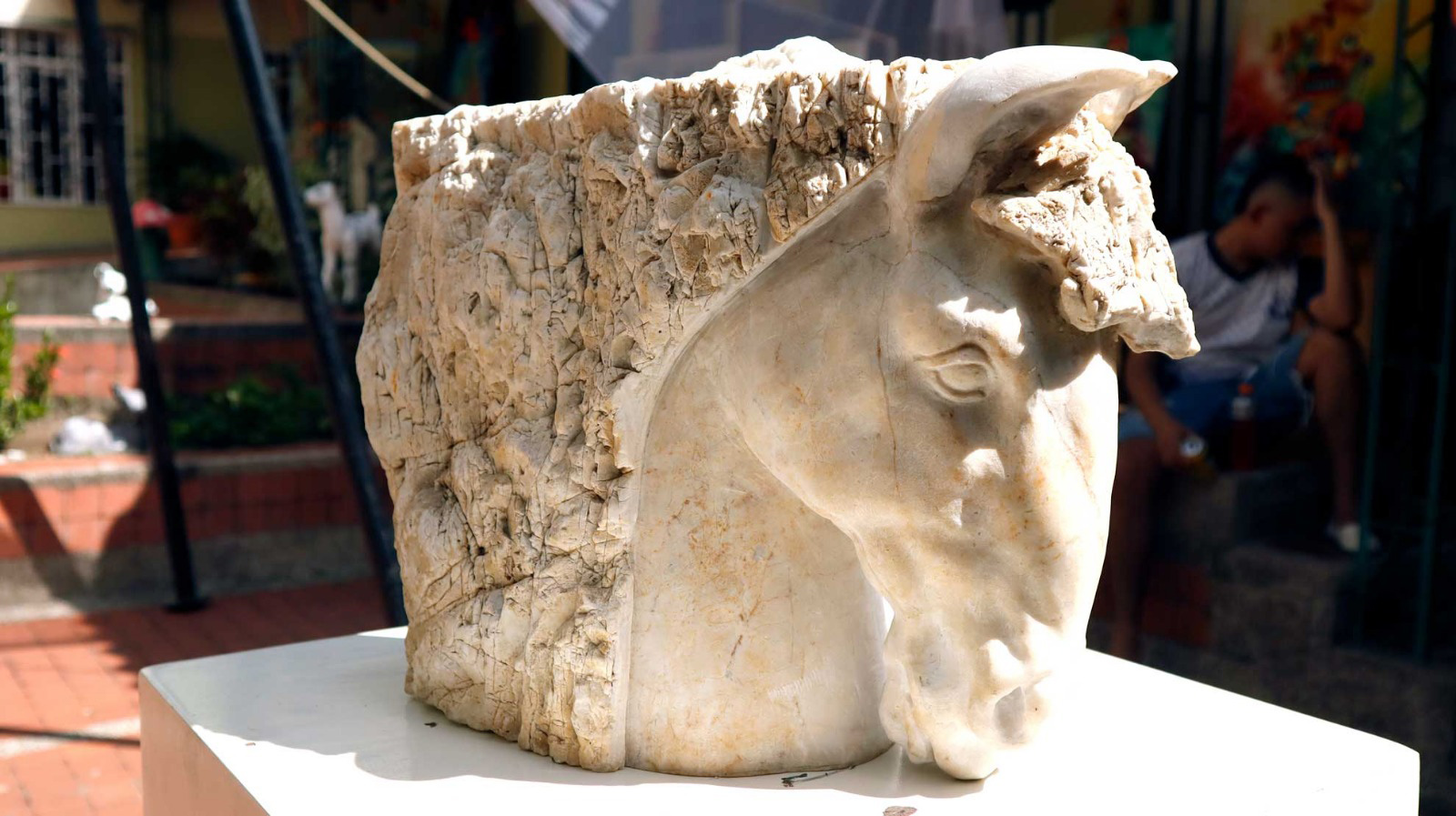 Escultura caballo hecho con marmol. Huila