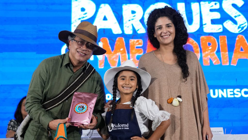 Gustavo Petro y la Ministra de las Culturas en San Agustin Huila