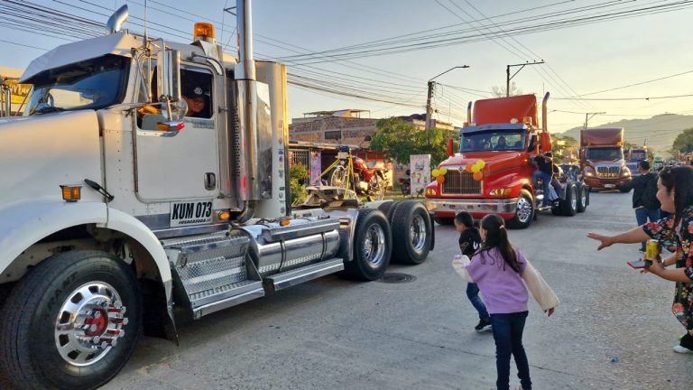 Desfile de tractomulas en Pitalito Huila