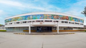 Fachada del Hospital San Antonio de Pitalito y nueva ambulancia entregada por MinSalud.