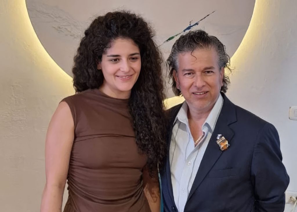 Javier Chinchilla Nieto y la ministra de las culturas Yannai Kadamani Fonrodona