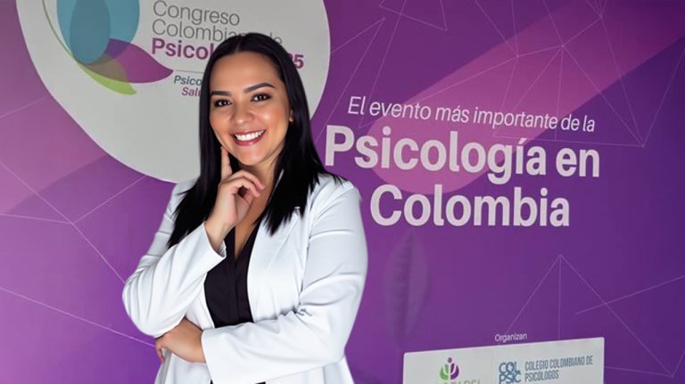 Silvana Velásquez presenta investigación de psicoterapia en Nueva York.