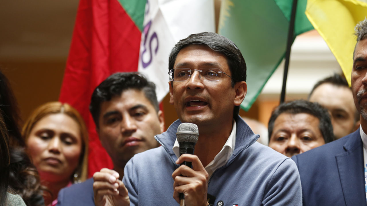 Camilo Romero renuncia a la consulta y anuncia alianza con Iván Cepeda