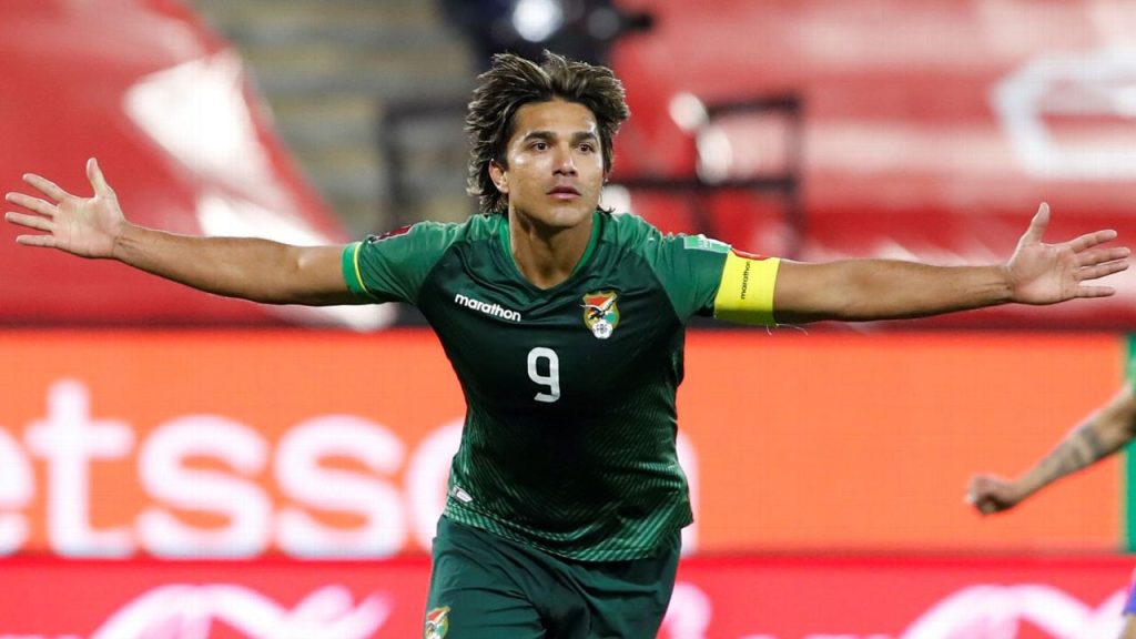 Marcelo Moreno Martins con la camiseta 9 de Bolivia