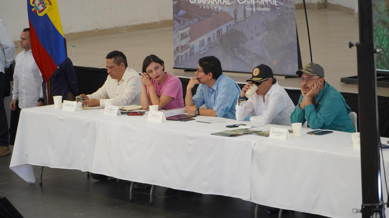 PRESIDENTE pETRO Y MINISTRA DE AGRICULTURA