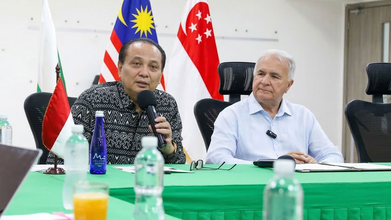 Embajador de Indonesia y Gobernador del Huila