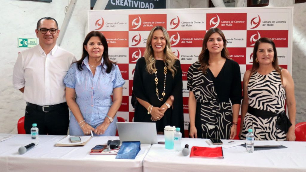 Miembros de la Cámara de Comercio del Huila y congresistas elegidas por el Huila