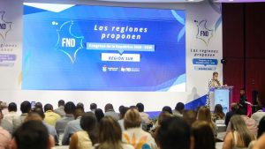 Huila propone sus tres ejes de infraestructura en Ibagué