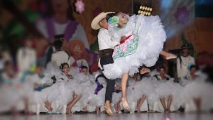 Niños bailarines de Sanjuanero huilense