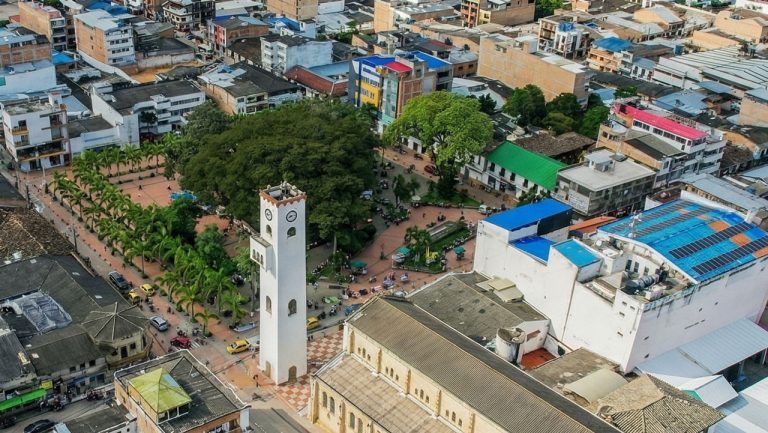 Toma aérea del parque principal de Pitalito