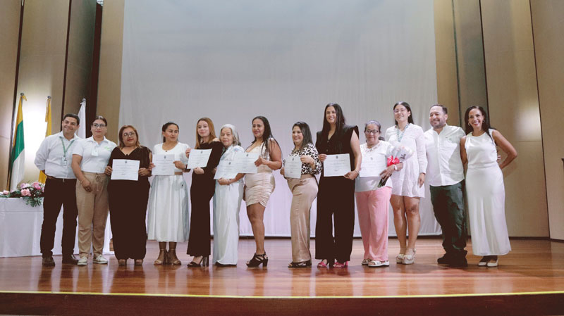 119 madres comunitarias de Pitalito reciben certificación de competencias por el SENA