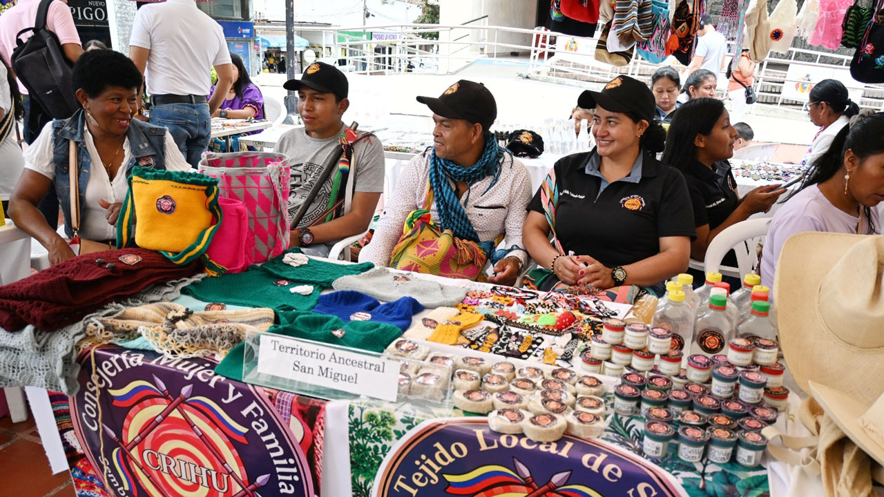 Mujeres indígenas del Huila. “Guardianas del patrimonio y el arte ancestral frente al mercado contemporáneo”