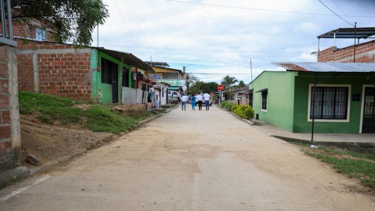 Nuevas vías en La Plata impulsan el desarrollo del Huila