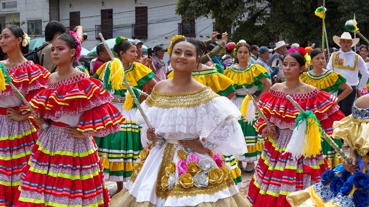 208 años de historia laboyana