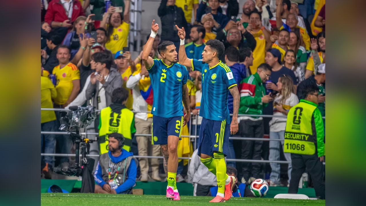 Colombia venció a Uzbekistán 3-1 en su debut