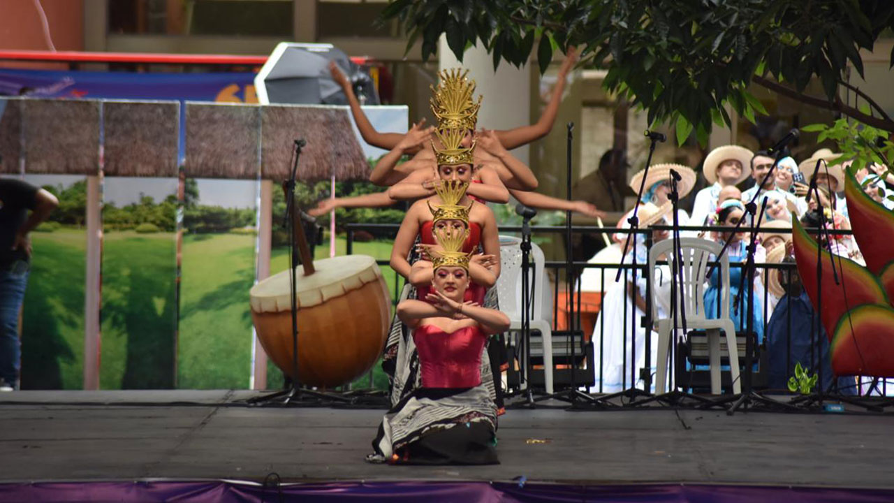 Danza mundial honra a Inés García de Durán