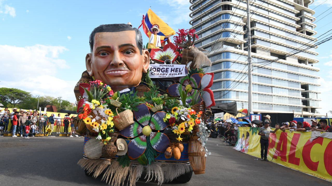 Desfile de chivas 2026 rinde tributo a Jorge Helí Charry