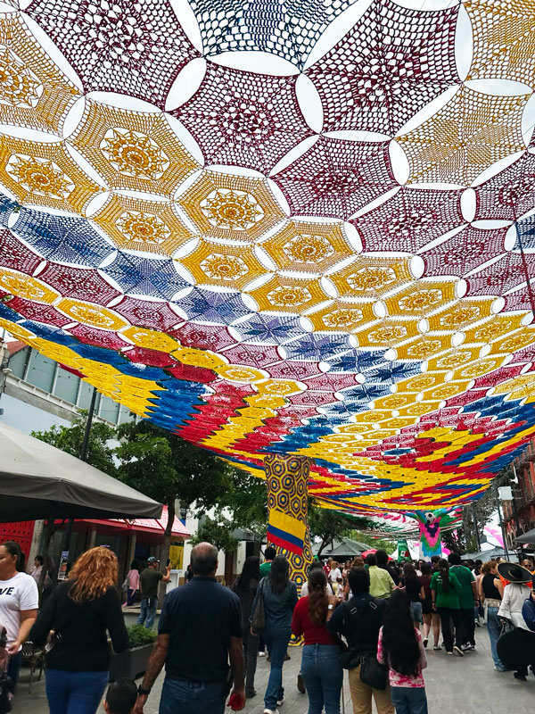El "Cielo Tejido", una monumental bienvenida cultural al Mundial 2026 en Sapopan.