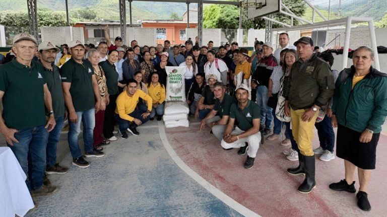 FNC inyecta $162 millones en Algeciras para blindar la caficultura huilense