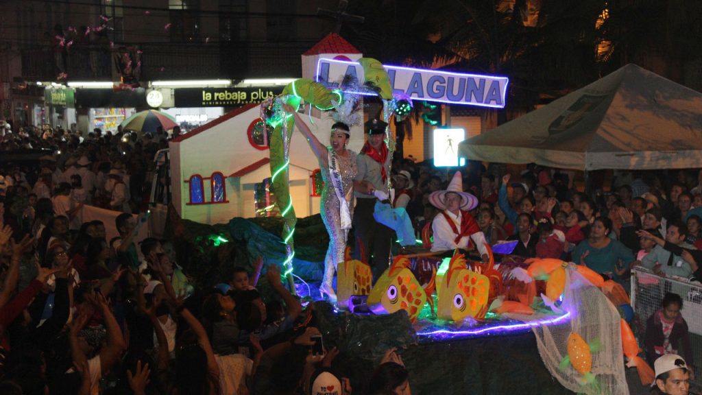 Gran Caravana Sampedrina ilumina la noche en Pitalito