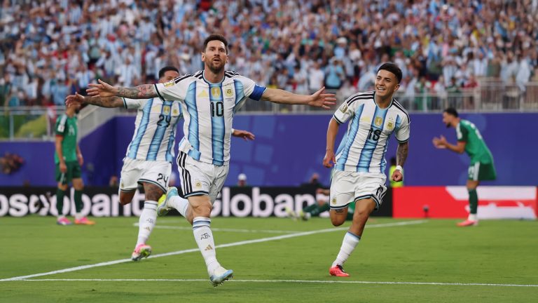 Messi hace historia: Hat-trick y récord