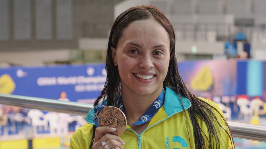 Paula Aguirre: Oro Mundial en Natación con Aletas