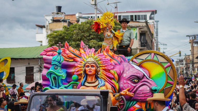 Pitalito disfruto del desfile en su 63° Festival Folclórico