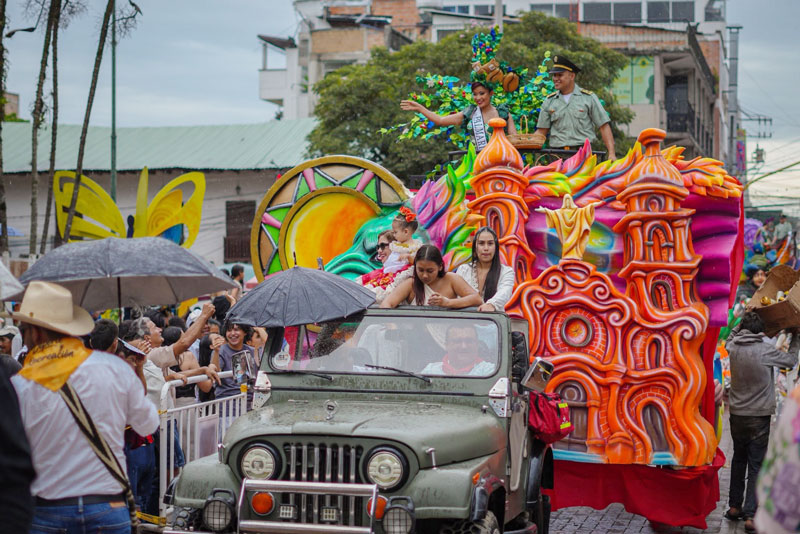 Pitalito disfruto del desfile en su 63° Festival Folclórico