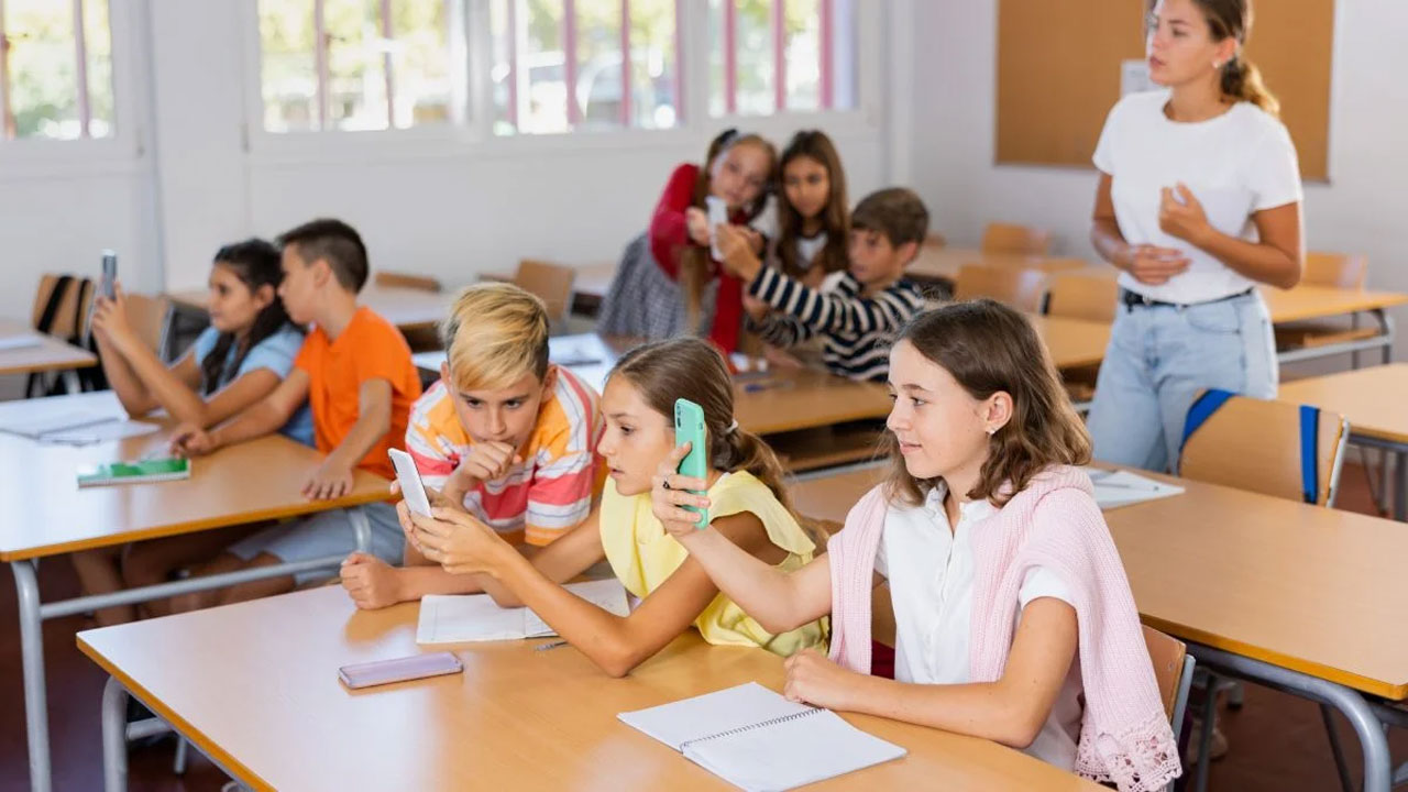¿Celulares reducen la comprensión lectora infantil?