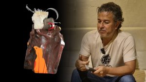 'Devenir Atávico', el tótem de Javier Chinchilla que esculpe las tensiones de nuestra identidad