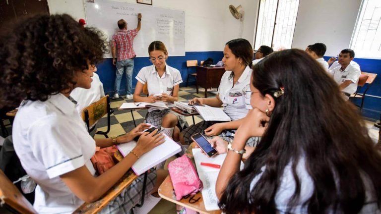 Educación media en Colombia: el gran rezago de la región