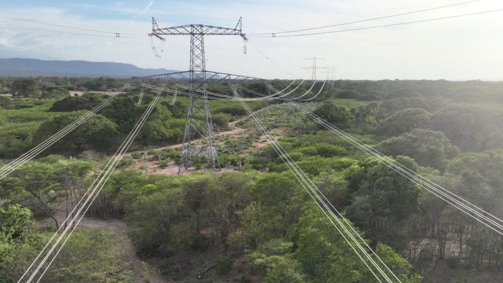 Gobierno actualiza plan de expansión eléctrica para evitar retrasos en la transición energética