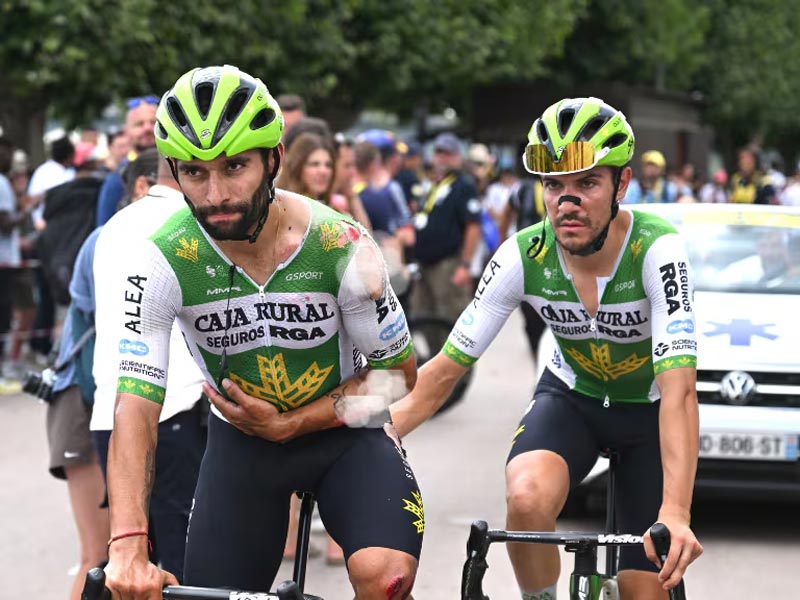 Harold Tejada se sostiene en el Tour de Francia 2026