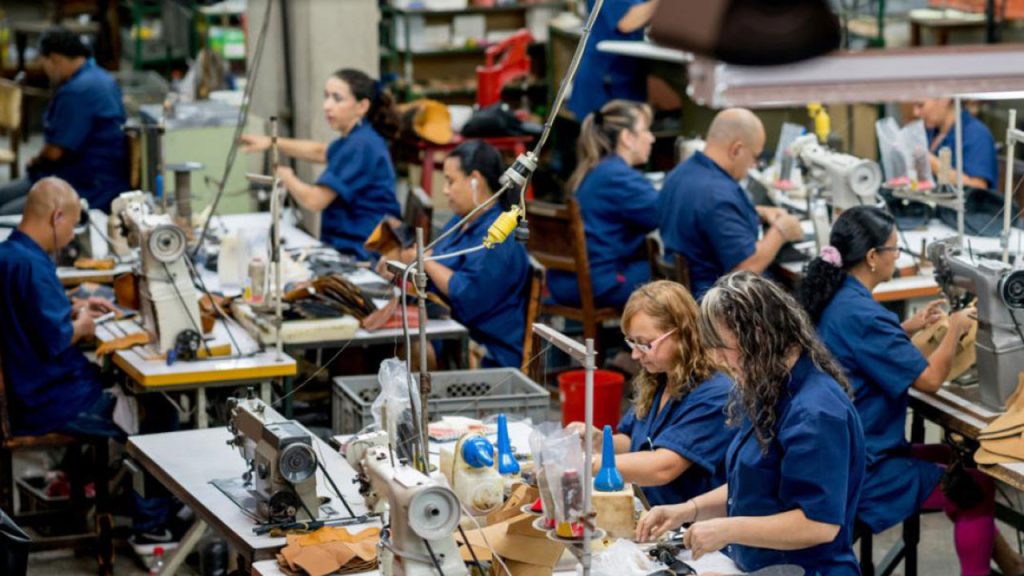 Jornada de 42 horas en Colombia. Cambios, salarios y reglas de aplicación