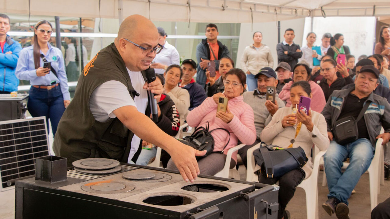 Pitalito estrena hornillas ecoeficientes con energía solar
