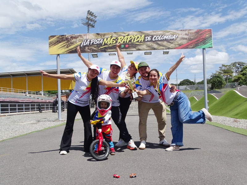 El Rayo Mosquera: El talento huilense del BMX