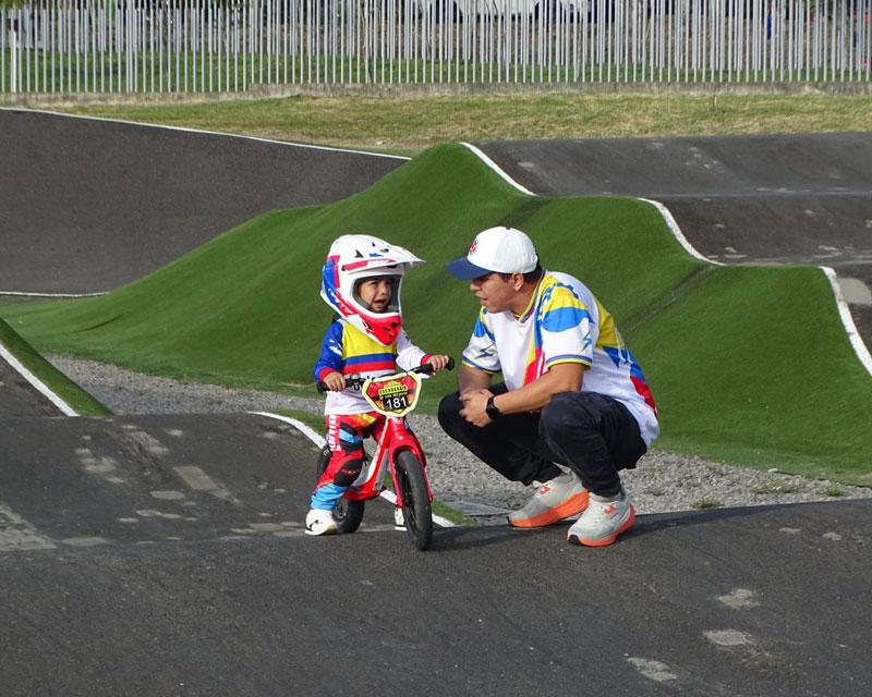 El Rayo Mosquera: El talento huilense del BMX