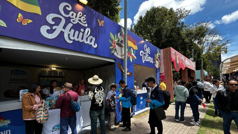 Huila exhibe su potencial cafetero y artesanal en “Colombia son las regiones”