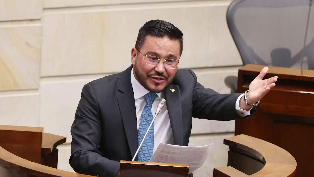 Jorge Laverde asume como Contralor General