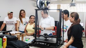 Jóvenes huilenses a cumbre de investigación