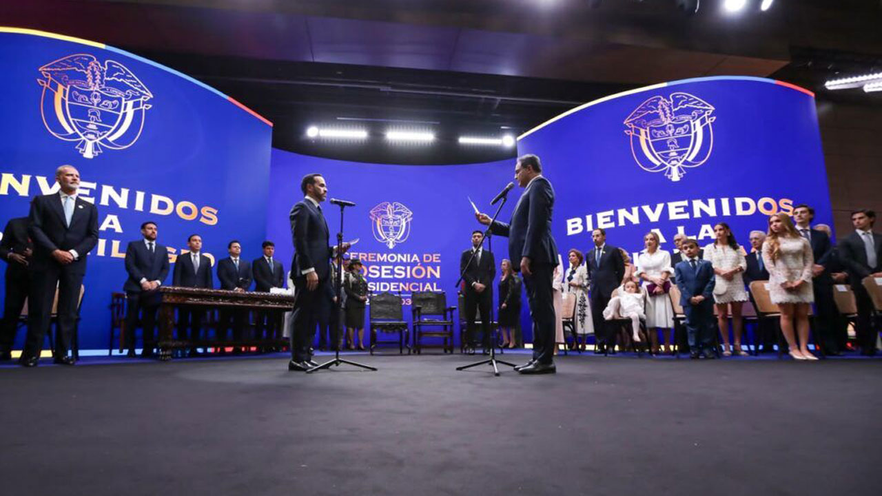 Se posesionó Abelardo de la Espriella, como nuevo presidente de Colombia
