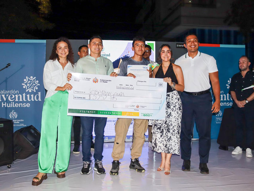 Talento de la juventud huilense brilla en premios 2026