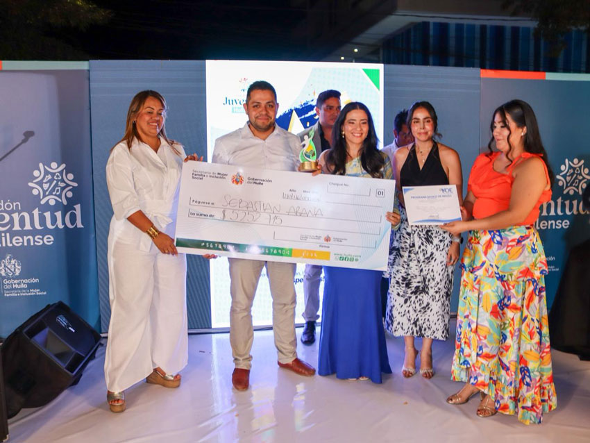 Talento de la juventud huilense brilla en premios 2026