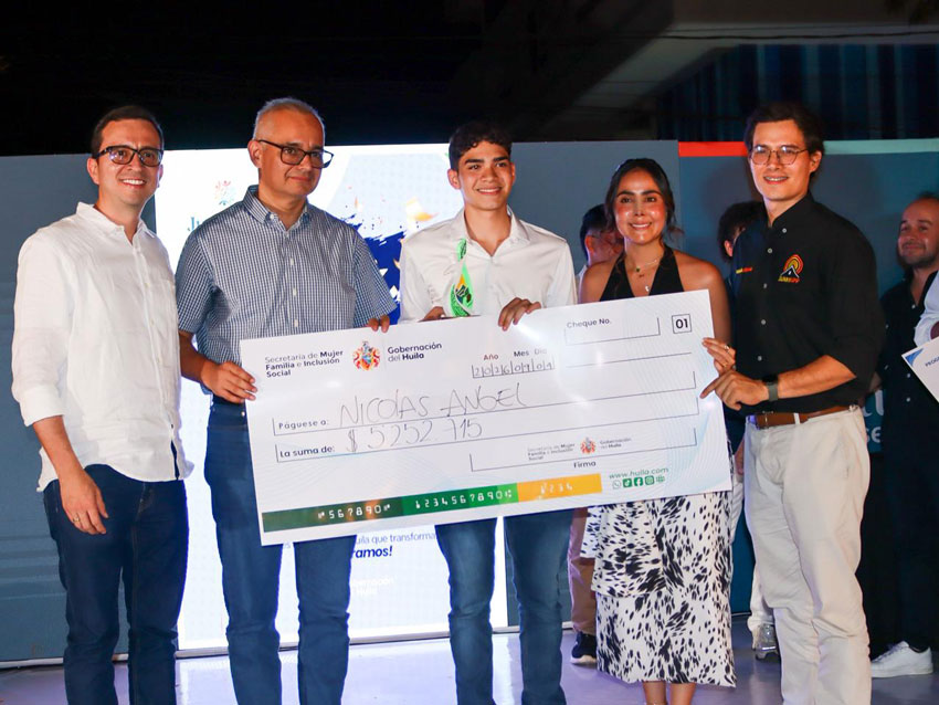 Talento de la juventud huilense brilla en premios 2026