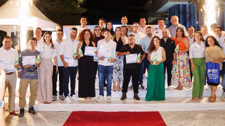 Talento de la juventud huilense brilla en premios 2026