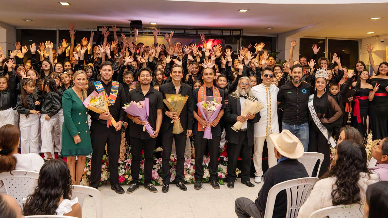 Cien Voces Abren el Festival Cultural Laboyano