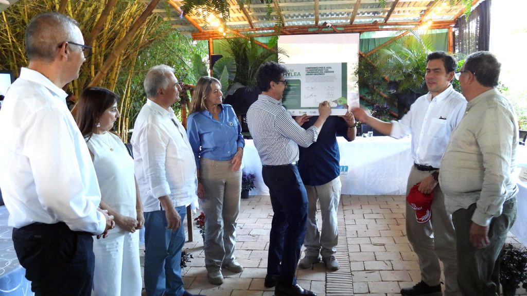El Compromiso por el Agua la Biodiversidad y las Comunidades del corredor Andino Amazónico, fue suscrito en Pitalito por los representantes del Gobierno Nacional, la CAM y Conservación Internacional Colombia