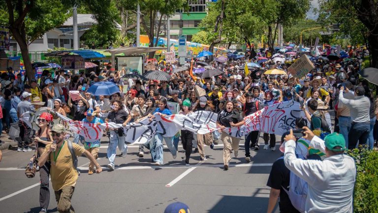 Neiva marchó en paz por educación y derechos laborales