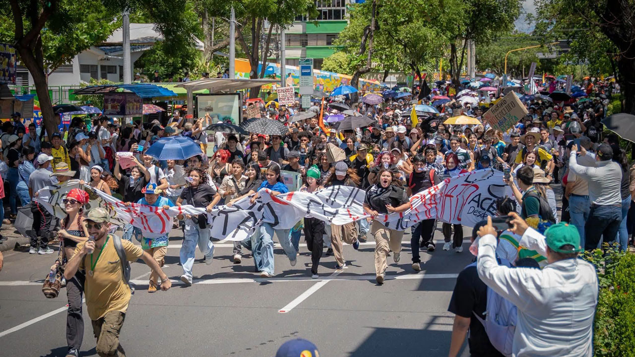Neiva marchó en paz por educación y derechos laborales